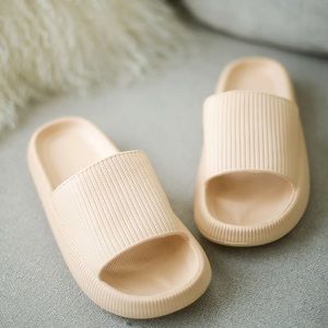 *set of 2* pillow slides! Black & tan